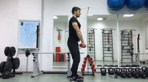 Подъем гантелей перед собой. Упражнения с гантелями. Укрепляем плечевой пояс и грудной отдел!