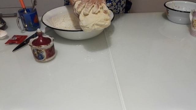 Пирожки с сыром, яйцом и тунцом. Среднекалорийное. Рецепт пирожков.