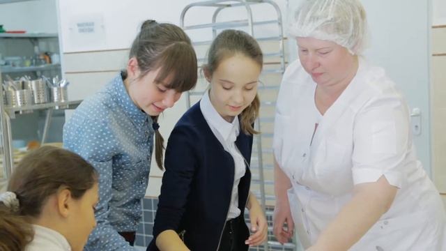 Экскурсия по предприятию для детей №2. Дети готовят! смотреть онлайн