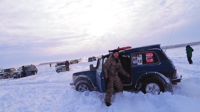 Заехал на СЛАБО ! РЕЙД 90 джипов - Гелик и Прадо застряли часть 1 смотреть онлайн