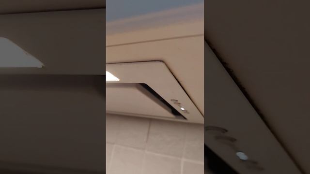 Вытяжка Elica Line WH/A/52 у меня дома. очень мощная!!! смотреть онлайн