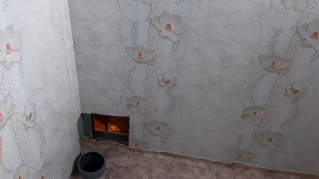 Делаем санузел, часть 2.  Установка панелей ПВХ, укладка линолеума, установка сантехники.