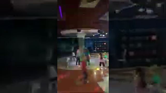 Танцы на вечеринке в санатории Зелееая долина смотреть онлайн