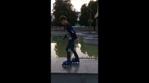 Лунная походка на роликах.