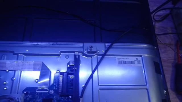 Hyundai H-LED48F401BS2 предупреждение, как не поломать матрицу после замены подсветки. смотреть онлайн