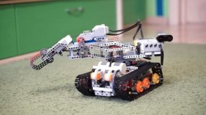Модель робота с манипулятором LEGO Mindstorms EV3