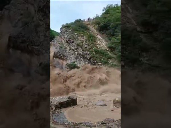 Водопад в Хучни после большого ливня