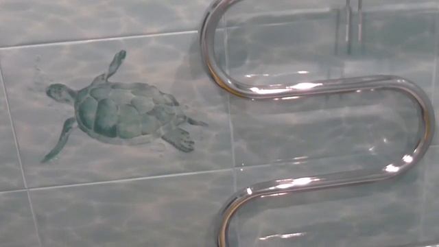 Укладка кафельной плитки с панно "Дельфины" в ванной комнате. смотреть онлайн