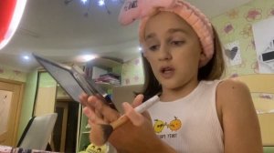 Крашусь косметикой сестры ???