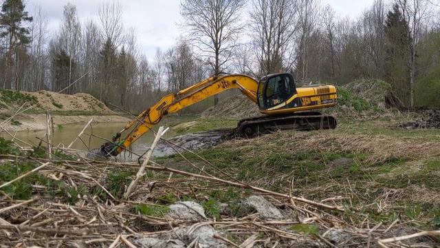 Очистка пруда Гусеничным Экскаватором! смотреть онлайн