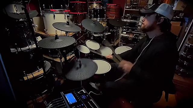 ALESIS STRIKE PRO SPESIAL EDITION смотреть онлайн