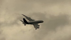 Полёт в облаках самолёта  А-380