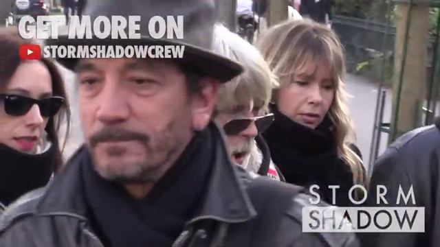 Renaud arrive aux obseques de son frere a Paris смотреть онлайн