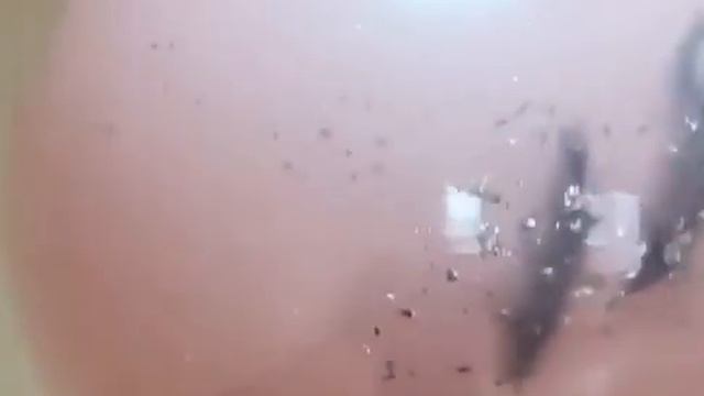 Шар в шаре с перьями и конфетти смотреть онлайн