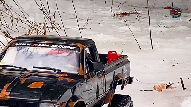 ??RC SCALE TOYOTAS Land Cruiser LC80 & Hilux crossing the frozen lake #drccrawlers #rc4wd #toyota