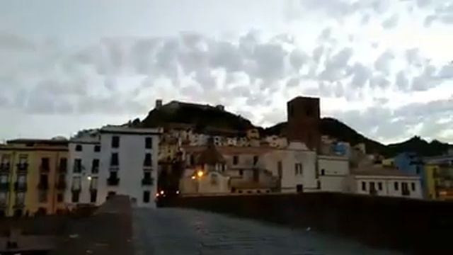 Panoramica di Bosa (Oristano) all'alba - Sardinia places and landscapes смотреть онлайн