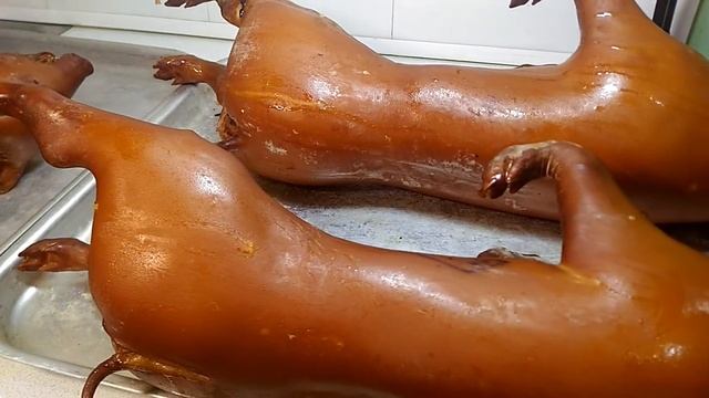 Копченые молодые поросята