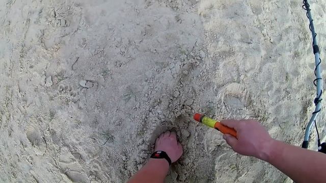 Ищем по пляжу с металлоискателем! Находи которые всегда есть!