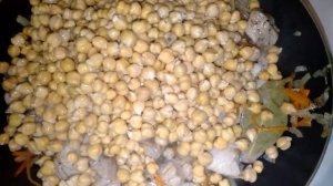 Что приготовить из нута? Нут с мясом, просто пальчики оближешь))