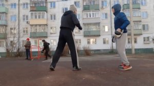 Работа по лапам.Отработка комбинации (прямой-прямой-боковой)