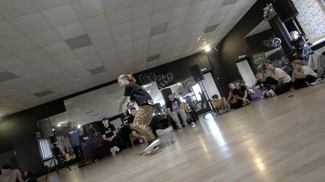 Брейкданс батл ↔ Дети 10-13 лет ↔ Ledy D vs Meg ↔ 1'8 ↔ WHO IS WIN #whoiswin #bmvideo смотреть онлайн