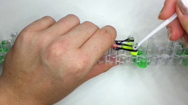Браслет с волнистой обплеткой Wave braid bracelet Rainbow loom bands DIY for kids