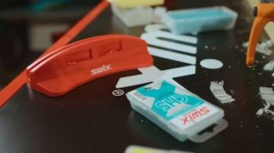 Первичная обработка новых лыж с помощью утюга