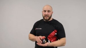 Боец Максим Новоселов показал здоровому качку его место