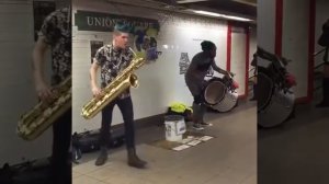 the best saxophone player in world.лучший саксофонист в переходе