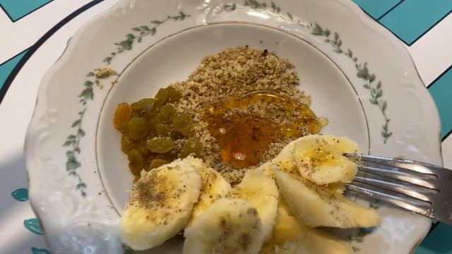 Ореховый рулет из слоёного теста