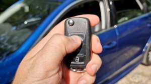 Мало кто знает, что будет если зажать кнопку закрытия автомобиля на брелке!