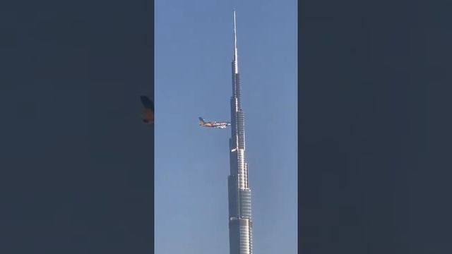 Emirates Airlines Celebrating EXPO DUBAI by Flying so low above the City ???✈️ #expo2020