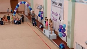 Награждение на соревновании по гимнастике