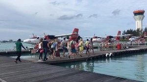 Как происходит трансфер на Мальдивах  Гидросамолёт  Seaplane on Maldives