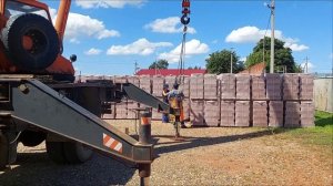 Новокубанский кирпичный завод. Погрузка облицовочного кирпича.