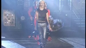 Britney Spears Live Baby One More Time _ Crazy (Wetten Dass )