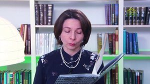 У книжной полки. У Лёки большие щеки