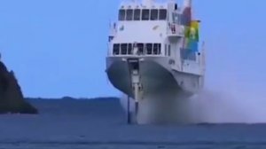 Скоростной катер на подводных крыльях.