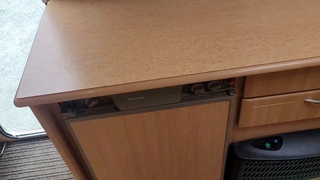 ОБЗОР компактного каравана ELDDIS Hurricane с раздельным сан.узлом и палаткой