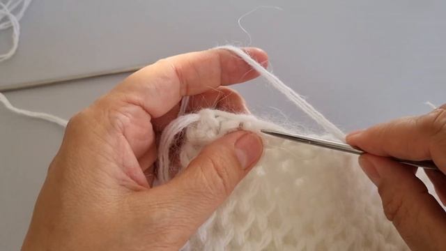 Шапка чепчик из пуха норки спицами. Видео 3. Лямки, стирка.
