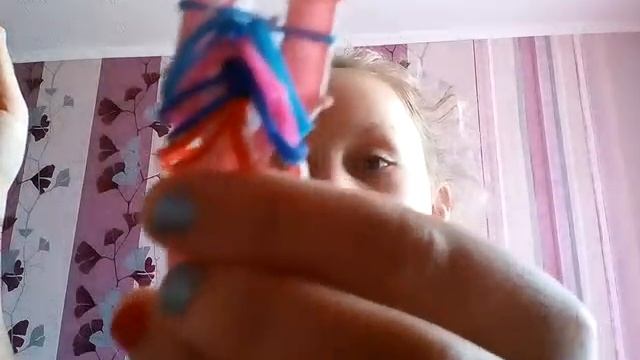 Как сплести пёрышко из резинок для плетения смотреть онлайн