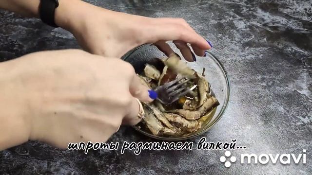 Салат со шпротами / рыбный салат / Smoked fish salad / Fish salad смотреть онлайн