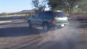 Burnouts burnouts Donuts 03 Dodge Durango 5.9  beater