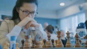 Чемпионка мира по шахматам ПРОИГРАЛА В 5 ХОДОВ! Амбиции Хоу Ифань