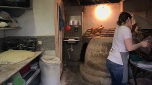 Грузия. Лаваш из тандыра . Как пекут хлеб в Грузии