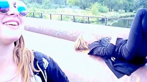 Я упала в воду.