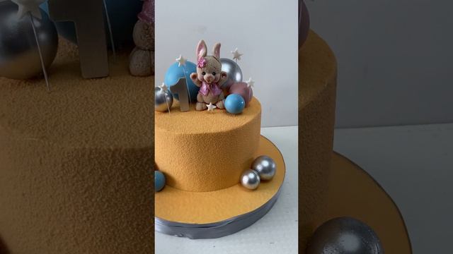 Торт Ягодный микс! Вес 2 кг. Покрыт торт шоколадным велюром весь декор выполнен также из шоколада