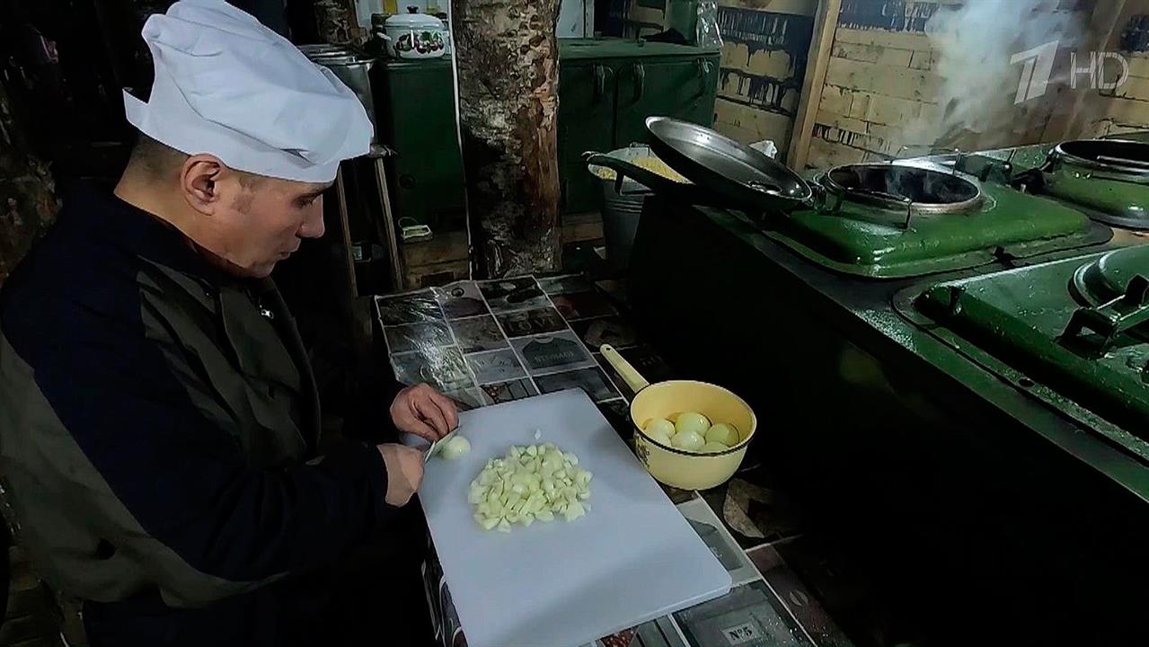 Репортаж о тыловых подразделениях российской армии, которые дарят бойцам на передовой ощущение дома