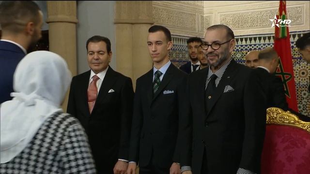 Le Roi Mohammed VI reçoit les Lions de l'Atlas au palais de ( Rabat ) 2022-12-20 Al Aoula HD смотреть онлайн
