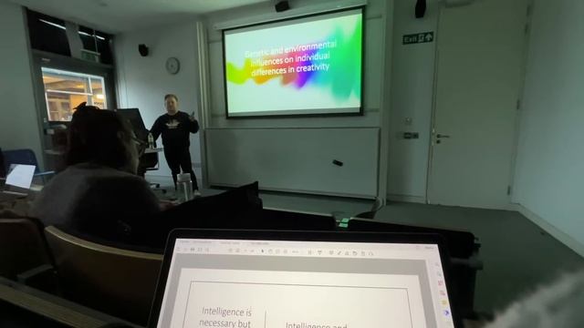 Лондон или Дублин - где лучше живется? / Студенческие Будни смотреть онлайн